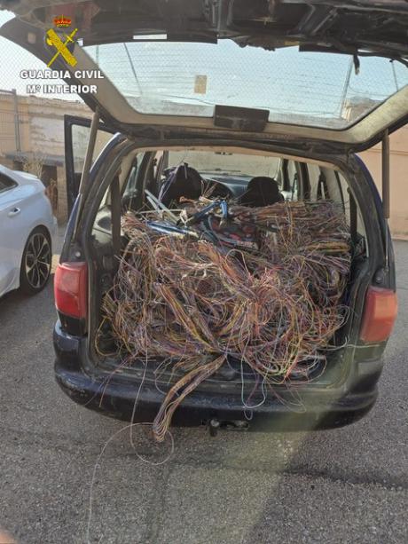 Detenidos tres hombres por cortar cableado eléctrico en la carretera CM-220 en Cuenca