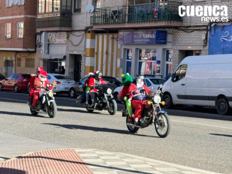 Cuenca se llena de alegría y solidaridad con la tradicional 'Papanoelada Motera'