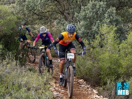 Los bikers Paula Plaza y Agustín Fernández se hacen con la XI edición del trofeo Pino Rincón