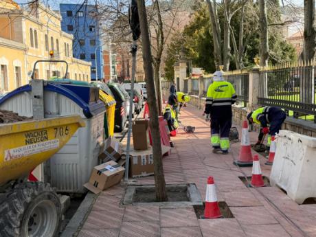 Aguirre y Las Torres se preparan para la Semana Santa con nuevos arreglos de acerado