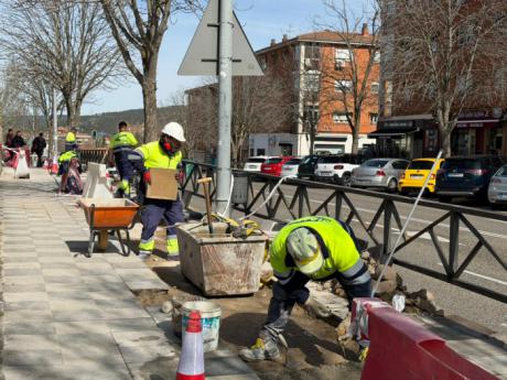 El Plan de Mantenimiento Urbano de Cuenca actúa en las inmediaciones del IES Grisolía