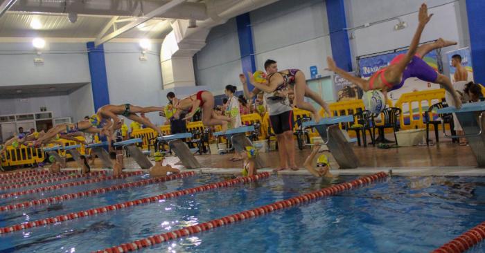 La piscina Silvia Lara acogió la primera jornada del deporte base de natación