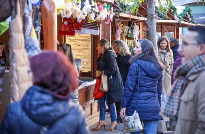 Tolón anima a la ciudadanía a participar en la propuesta artesana, cultural y gastronómica de la plaza Mayor 