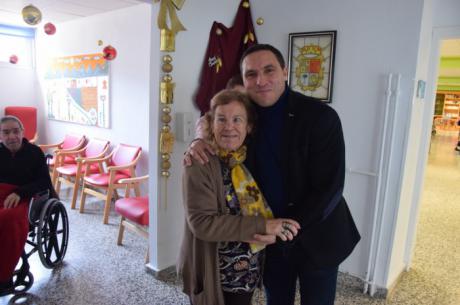 ‘La Bene’ impulsa un intercambio navideño de felicitaciones con mayores de Tenerife