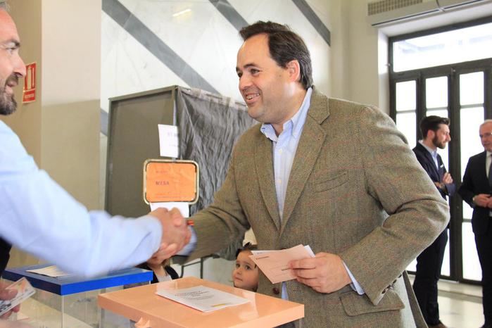 Núñez anima a la participación en las elecciones generales a todos los castellanomanchegos y confía en que la jornada se desarrolle sin incidencias