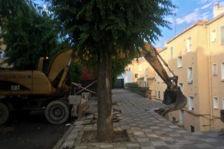 Se inicia la demolición parcial controlada del muro de la calle Ramiro de Maeztu