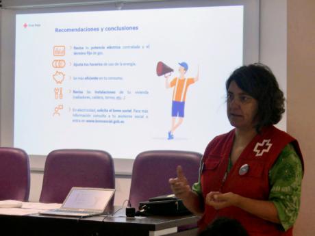 Cruz Roja forma en el uso eficiente de la energía al 32% de las personas que atiende en la provincia