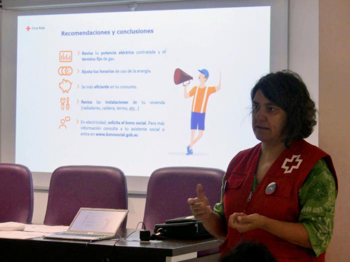 Cruz Roja forma en el uso eficiente de la energía al 32% de las personas que atiende en la provincia