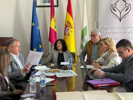 La Junta y el Ministerio de Vivienda y Agenda Urbana diseñarán un plan estratégico para la Serranía Baja tras la DANA