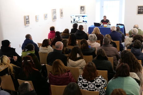 Rafael Doctor Roncero presenta el proyecto editorial “Los Doscientos” en la FAP