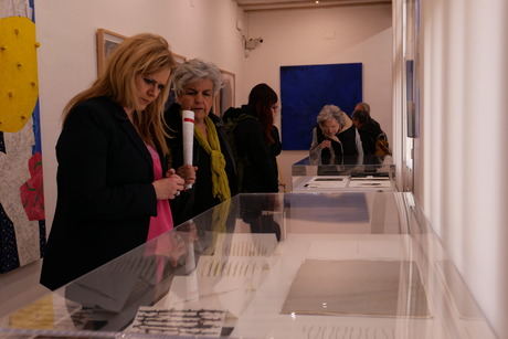 Victoria Santesmases inaugura “De texturas y silencio. Libros de artista” en la FAP