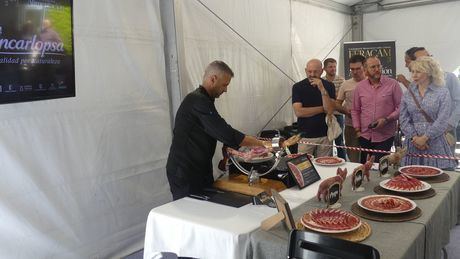 Conferencias, cortadores de jamón, catas y showcooking cierran este domingo FERACAM