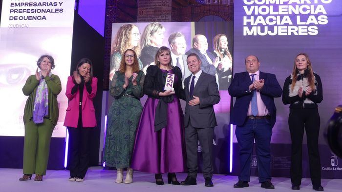 La Asociación de Mujeres Empresarias de Cuenca recibe un reconocimiento por su labor en favor de la igualdad