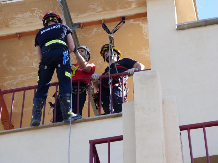 Los bomberos de Castilla-La Mancha perfeccionan sus técnicas de rescate en altura en la Escuela de Protección Ciudadana