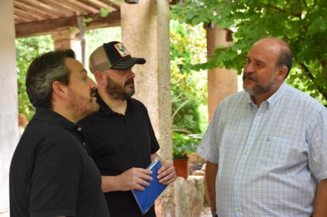 Martínez Guijarro ha visitado hoy el rodaje de ‘Rocambola’, tercer largometraje del director de cine conquense Juanra Fernández