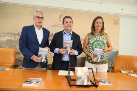 García-Page recomienda la lectura de ‘Memoria de Euskadi’ de Ramón Jáuregui a las “generaciones futuras”