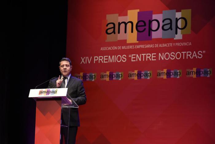 El presidente Castilla-La Mancha anima a defender la “igualdad” y la “unidad” como logros más importantes de la democracia