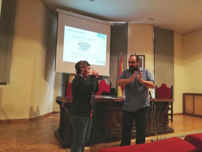 La Consejería de Sanidad forma a técnicos de consumo en la atención a personas consumidoras con discapacidad