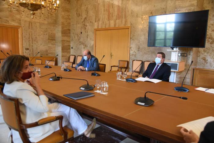 Castilla-La Mancha presenta a la ministra Ribera su gran apuesta por el desafío demográfico y las energías renovables en la región