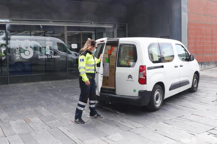 Sanidad ha distribuido esta semana cerca de medio millón de artículos de protección para profesionales sanitarios