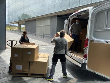 Sanidad mantiene el reparto artículos de protección en los centros sanitarios, con otros 272.000 esta semana