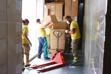 Sanidad ha distribuido más de 52 millones de artículos de protección en los centros sanitarios desde el inicio de la pandemia