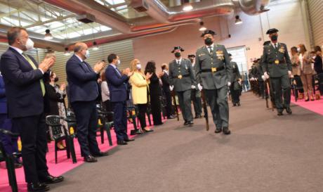 Martínez Guijarro muestra el respaldo del Gobierno regional a los hombres y mujeres de la Guardia Civil