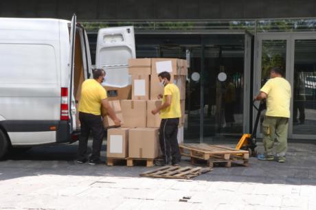 Sanidad ha distribuido esta semana más de 310.000 artículos de protección a los centros sanitarios de la región