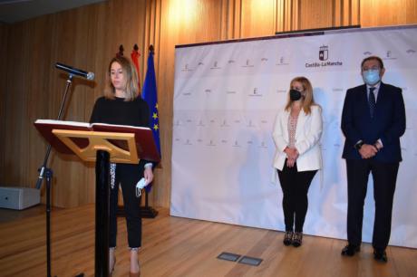 Monserrat Hernández toma posesión como nueva delegada de la Consejería de Sanidad en la provincia