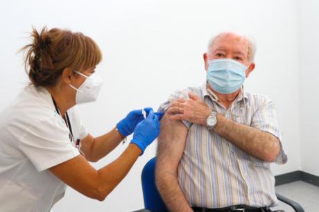 Castilla-La Mancha inicia la vacunación de la segunda dosis de refuerzo contra el Covid-19 en las personas mayores de 80 años 