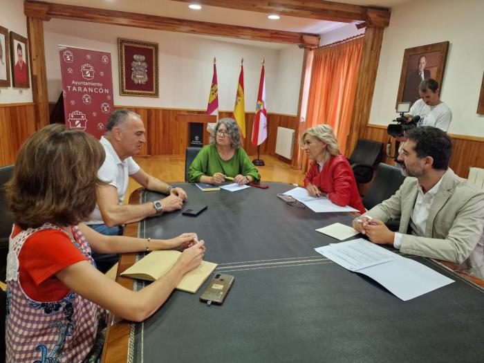 La Junta informa de los avances en la reparación del puente que soporta la tubería de abastecimiento de Picadas-Almoguera con la llegada de maquinaria pesada