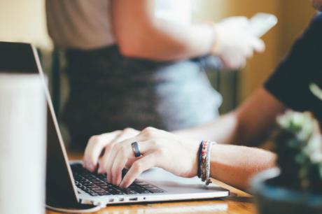 Más de 1.400 personas han participado en los cursos de capacitación digital en Centros de Educación de Personas Adultas organizados por el Gobierno regional