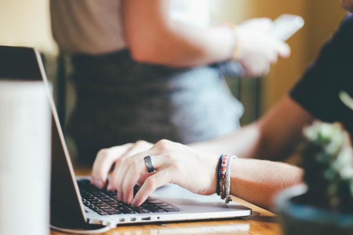 Más de 1.400 personas han participado en los cursos de capacitación digital en Centros de Educación de Personas Adultas organizados por el Gobierno regional