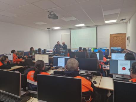 Un total de 22 voluntarios de Castilla-La Mancha de Protección Civil y policías locales se forman en el conocimiento y la prevención del ciberacoso