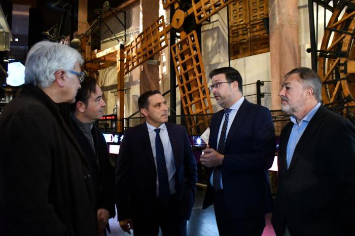 El consejero Amador Pastor durante la inauguración del IV Congreso Internacional ‘El legado de Roma’ en el Museo de las Ciencias de Castilla-La Mancha, acompañado del alcalde Darío Dolz, el presidente de la Diputación Álvaro Martínez Chana y el rector de la UCLM José Julián Garde.