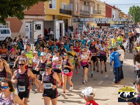 Alfonso Expósito y María Jesús Algarra se imponen en los 10K de El Herrumblar