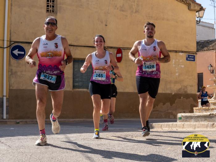 Alfonso Expósito y María Jesús Algarra se imponen en los 10K de El Herrumblar
