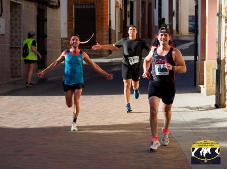 Yisheng Zhou y María Jesús Algarra se imponen en una histórica Carrera Villa de Minglanilla con 426 participantes