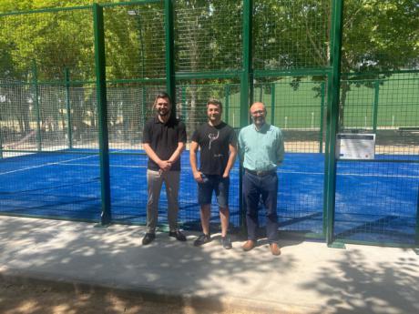 Una nueva pista de pádel acerca el deporte a los vecinos de Belmontejo