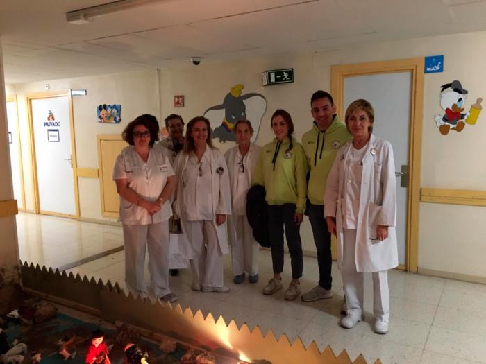 El Club Piragüismo Cuenca con Carácter visita a los niños ingresados en el Hospital Virgen de la luz