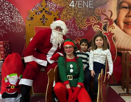 Papá Noel reparte ilusión entre más de 1.000 niños en el Centro Comercial Mirador de Cuenca