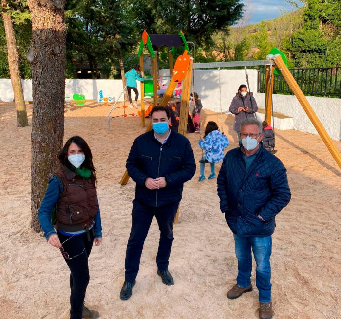 Huete renovará los parques infantiles del municipio y estrena el de Caracenilla