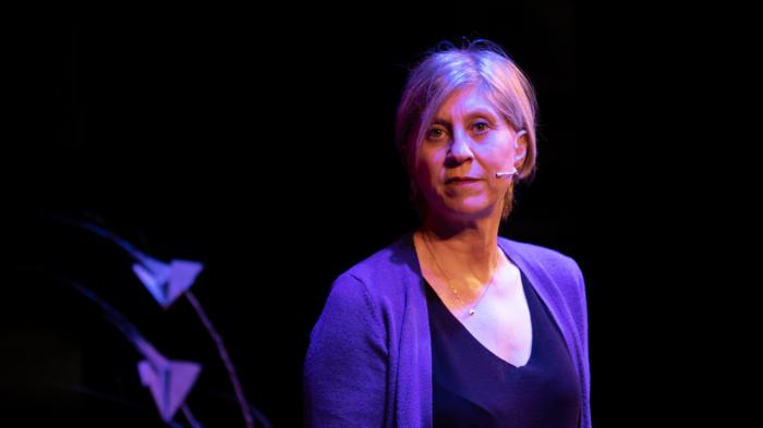 Paula Carbonell aúna poesía y mujer en el campus de Cuenca con su obra “Inesperadamente”