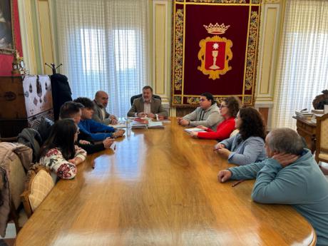 Primera toma de contacto entre el Ayuntamiento y la nueva directiva de la Asociación de Peñas Mateas