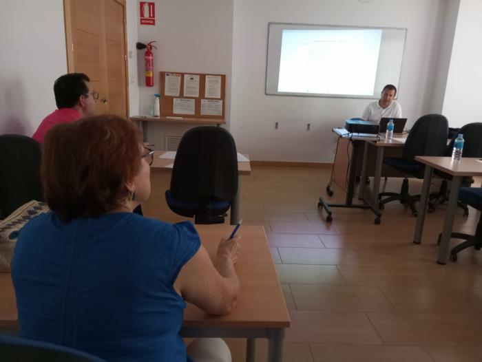 ACESANC acoge una charla para informar a los empresarios de San Clemente sobre la reducción de jornada laboral a 37,5 horas
 
