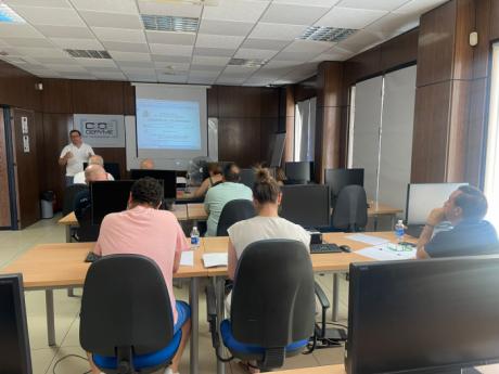 Buena participación de empresarios de Tarancón y comarca en la jornada informativa sobre la reducción de la jornada laboral
