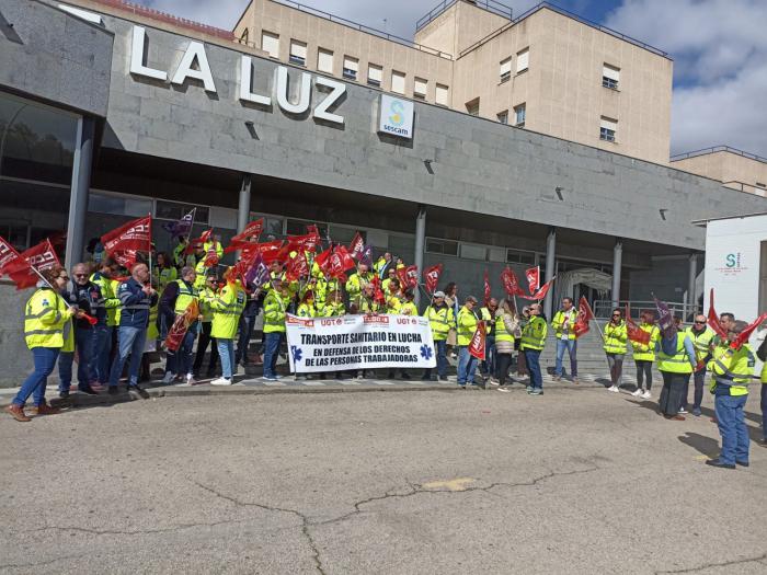 Los trabajadores del transporte sanitario en Cuenca secundan masivamente su cuarto paro parcial con un 90% de apoyo