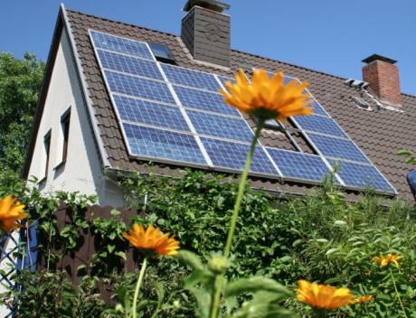 En qué consiste inyectar energía a la red: SolarPlak nos lo explica