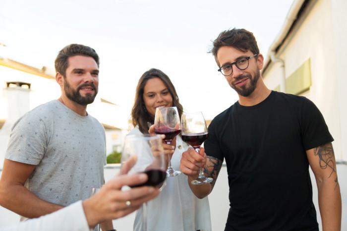 Cómo elegir un buen vino tinto sin ser un experto