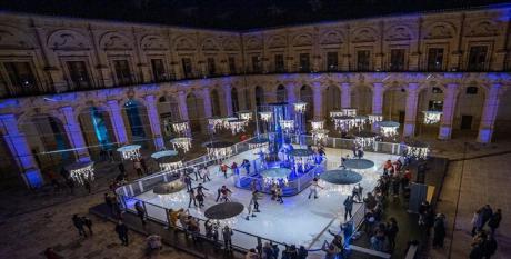 Javier Fernández inaugura "La Navidad Aumentada" en Uclés: Magia, pista de hielo y realidad aumentada